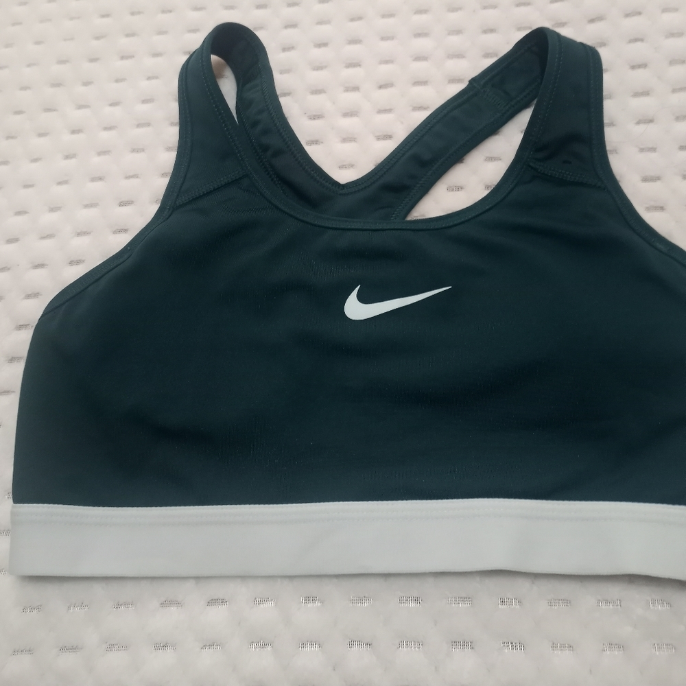 Nike Women  Sport  bras  size M